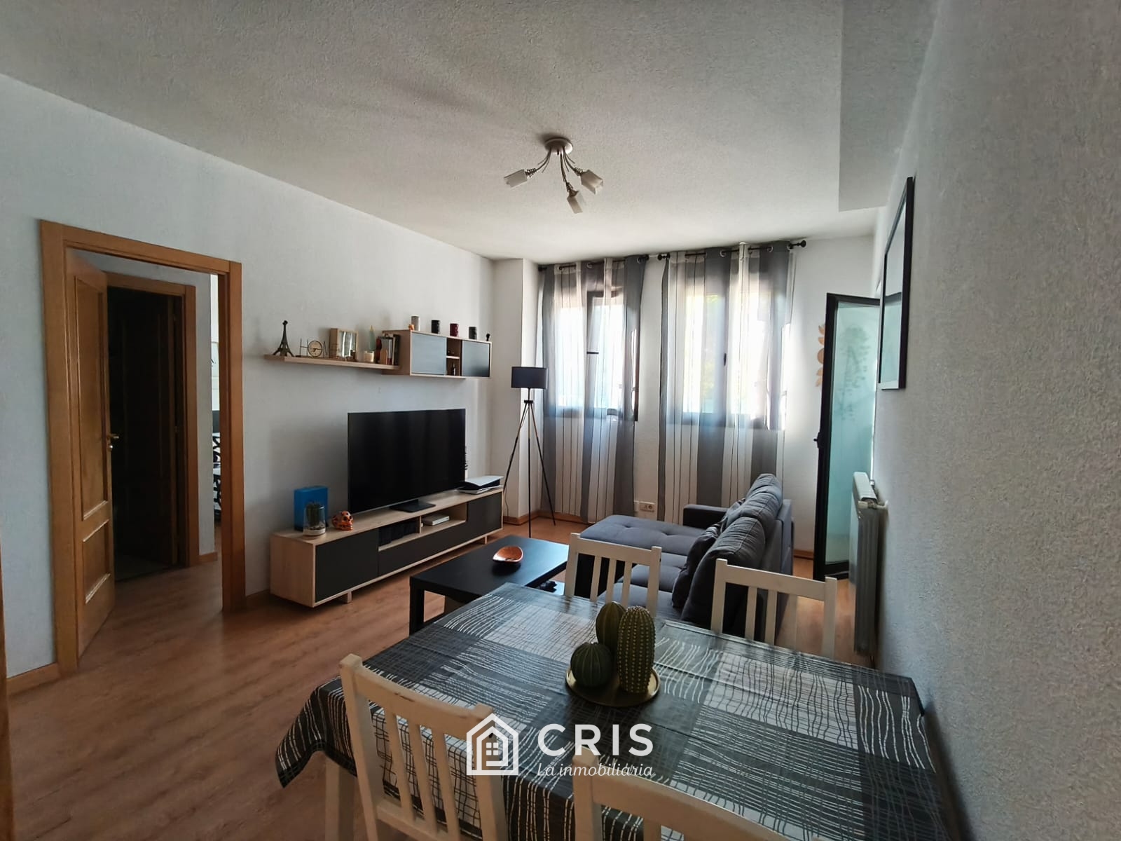 Vivienda de 2 dormitorios, 2 baños completos, plaza de garaje y cuarto trastero. — foto 2