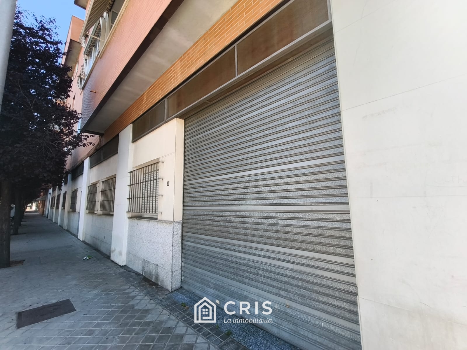 MAGNÍFICO CONJUNTO DE 10 LOCALES COMERCIALES EN ALQUILER O VENTA CON 10 PLAZAS DE GARAJE EN TORREJÓN DE ARDOZ (MADRID). — foto 3
