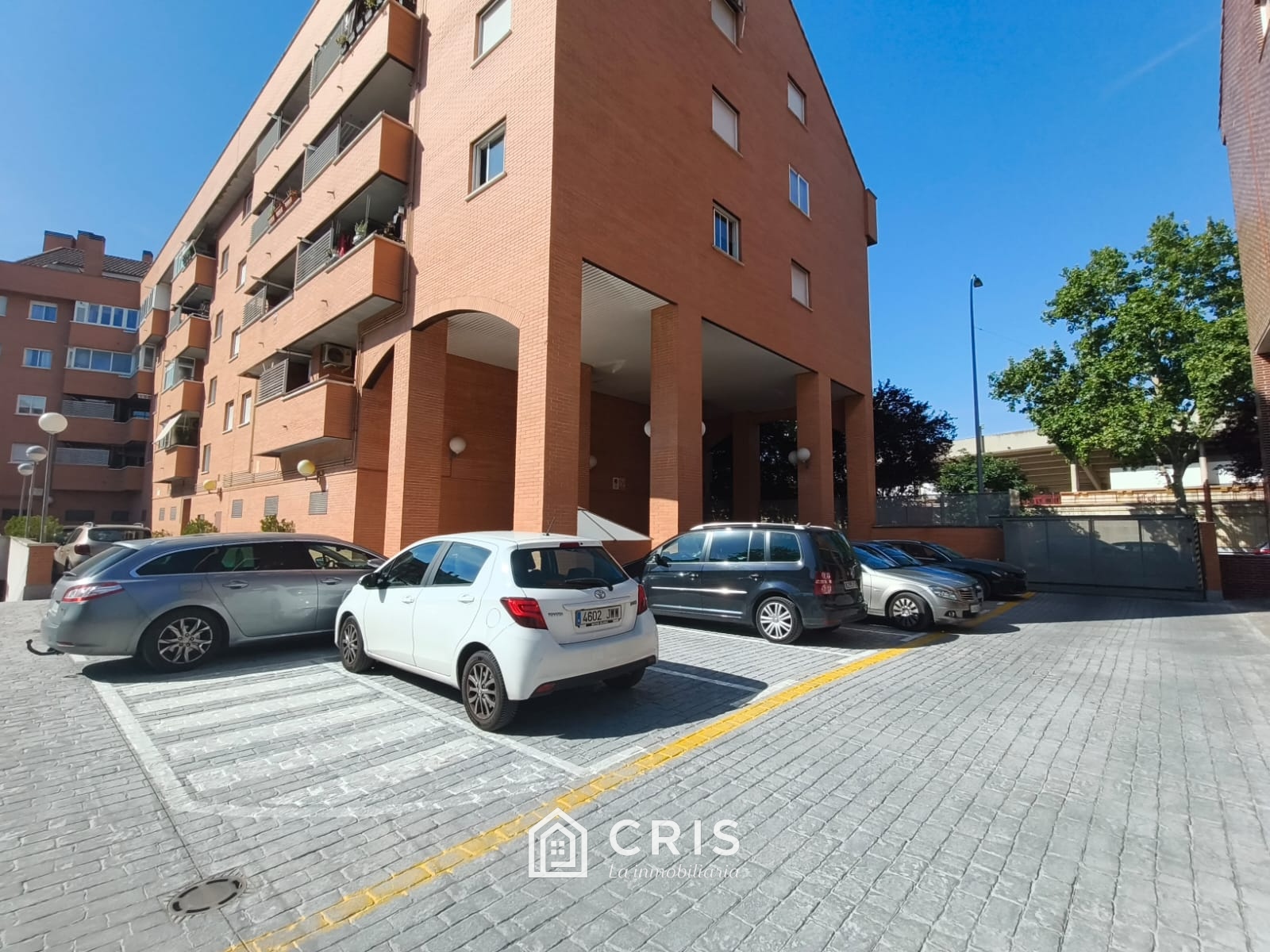 MAGNÍFICO CONJUNTO DE 10 LOCALES COMERCIALES EN ALQUILER O VENTA CON 10 PLAZAS DE GARAJE EN TORREJÓN DE ARDOZ (MADRID). — foto 4