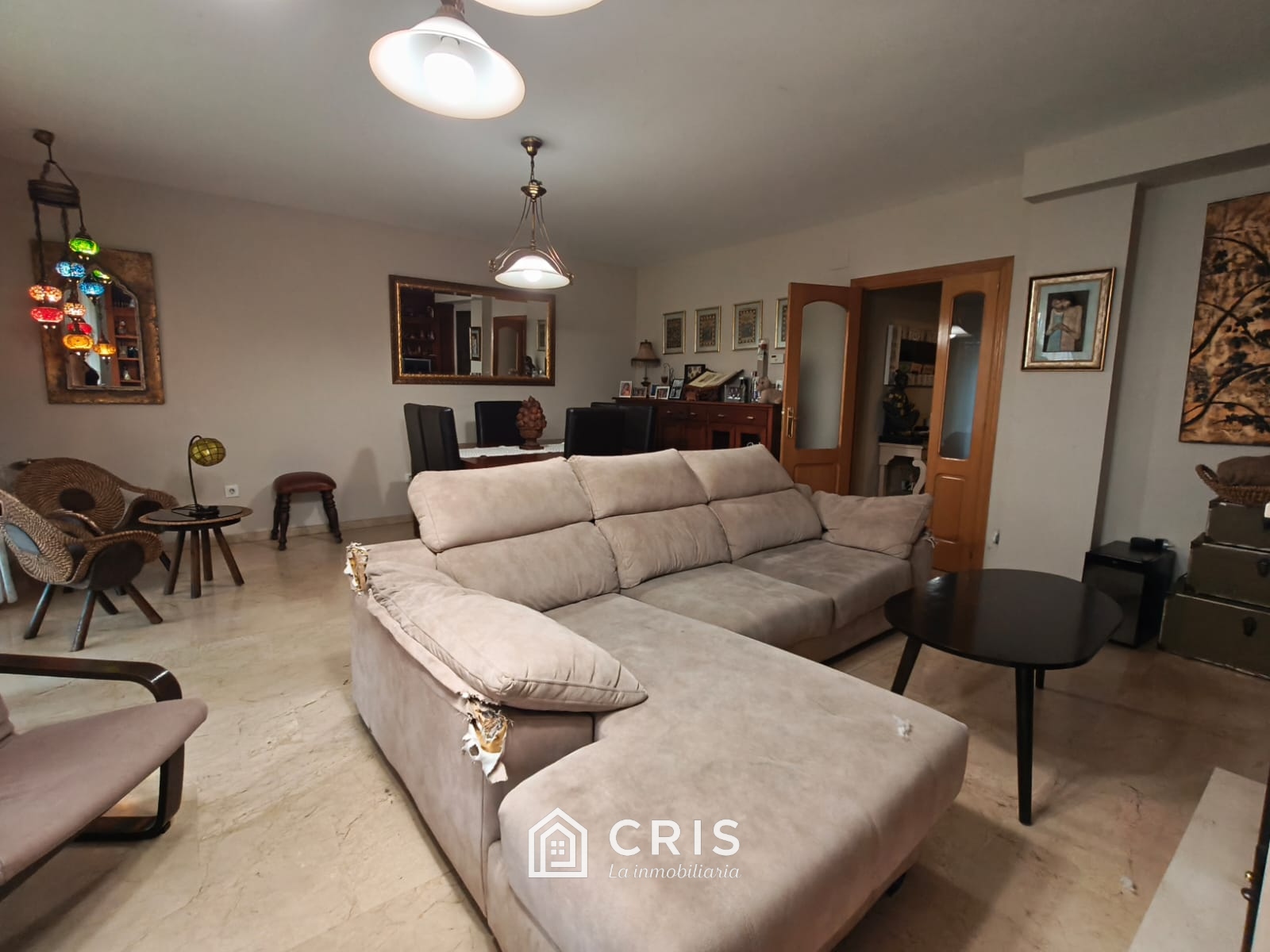 SAN FERNANDO DE HENARES ESPECTACULAR CHALET ADOSADO DE 256 M² CONSTRUIDOS EN LA ZONA DEL RECINTO FERIAL, DE 3 PLANTAS MÁS BUHARDILLA TOTALMENTE ACONDICIONADA CON BAÑO INCORPORADO MÁS PARCELA TRASERA DE 70 M². ORIENTACIÓN SUR-OESTE.  — foto 4