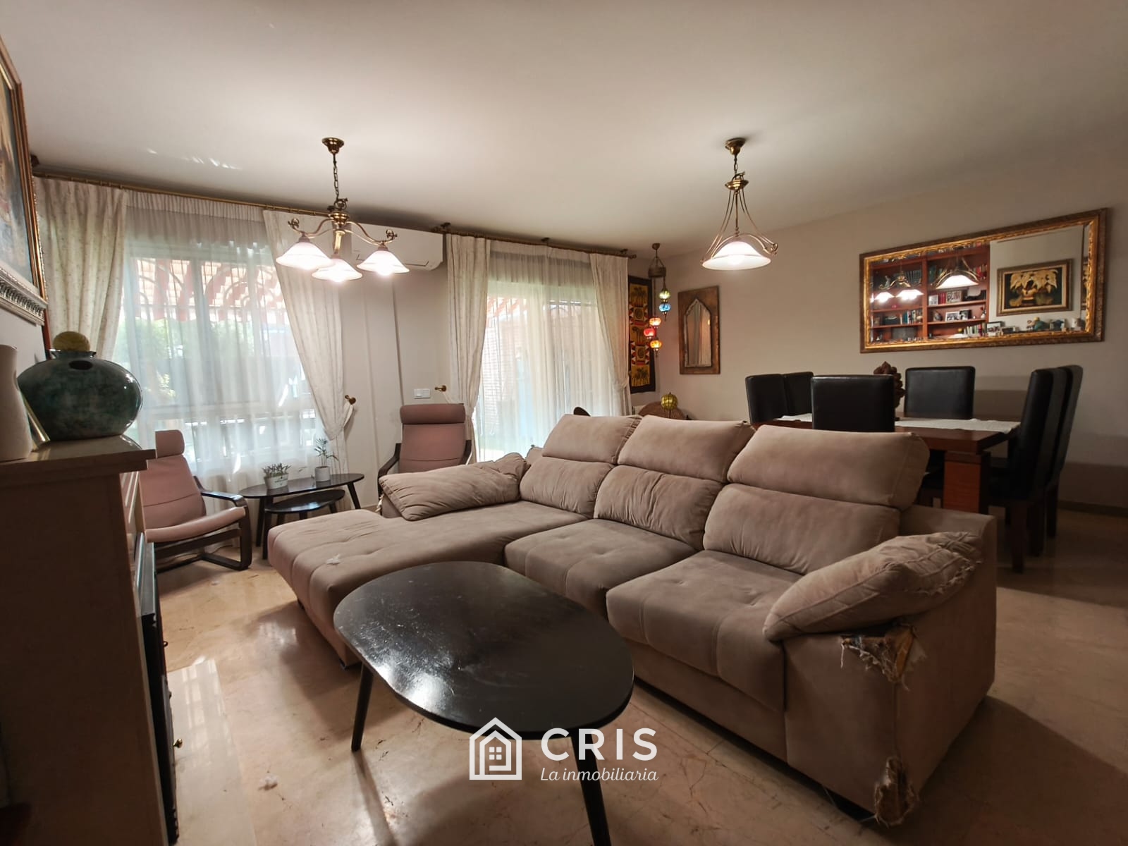 SAN FERNANDO DE HENARES ESPECTACULAR CHALET ADOSADO DE 256 M² CONSTRUIDOS EN LA ZONA DEL RECINTO FERIAL, DE 3 PLANTAS MÁS BUHARDILLA TOTALMENTE ACONDICIONADA CON BAÑO INCORPORADO MÁS PARCELA TRASERA DE 70 M². ORIENTACIÓN SUR-OESTE.  — foto 5
