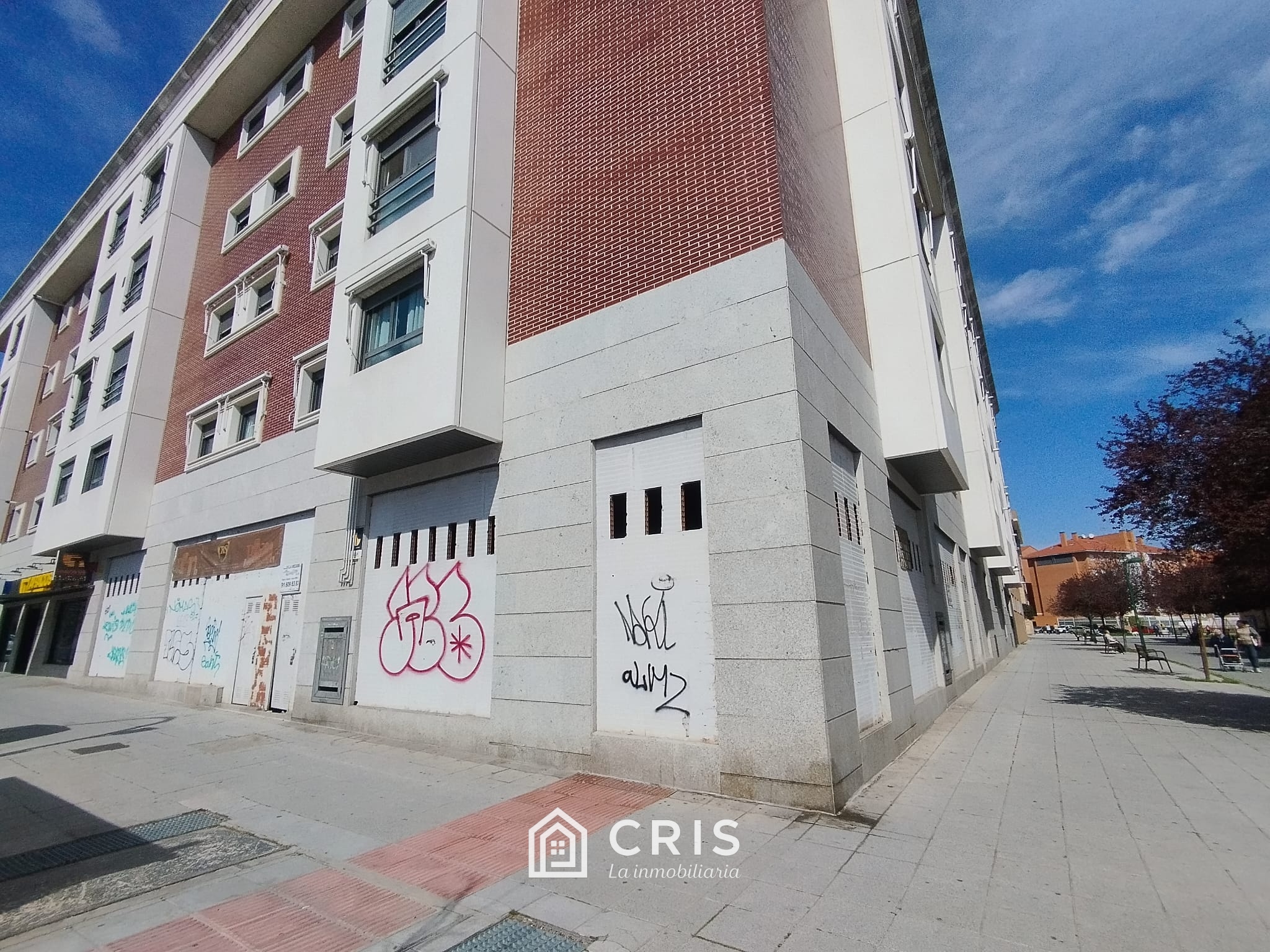 SAN FERNANDO, AVENIDA DE MONTSERRAT, MAGNIFICO LOCAL DE 258 METROS CUADRADOS DE ESQUINA CON FACHADA DE 35 METROS. — foto 1