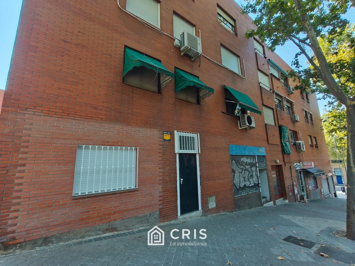 VALLECAS, AVENIDA DE BUENOS AIRES, LOCAL DE 51 METROS CONSTRUÍDOS CON FACHADA DE 5,70 METROS LINEALES UNA ALTURA LIBRE DE TECHOS DE 3,33 METROS.
¡¡MAGNÍFICA OPORTUNIDAD DE INVERSIÓN!! — foto 1