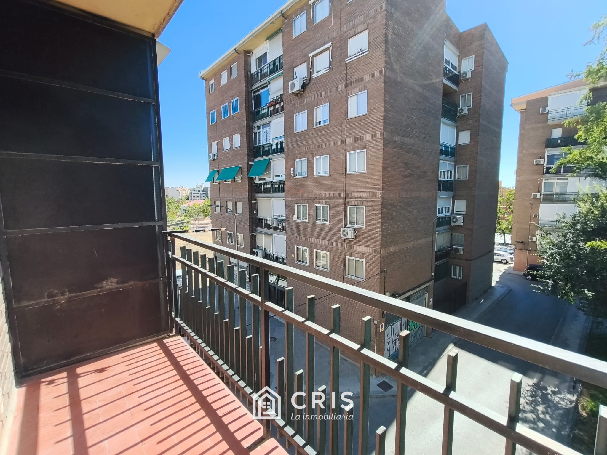Magnífica vivienda en Villa de Vallecas (muy próxima al Ensanche de Vallecas) de 4 DORMITORIOS, 2 BAÑOS, 2 TERRAZAS, COCHERA Y TRASTERO, ASCENSOR, totalmente exterior, 3ª planta de un edificio de 5 alturas. — foto 1