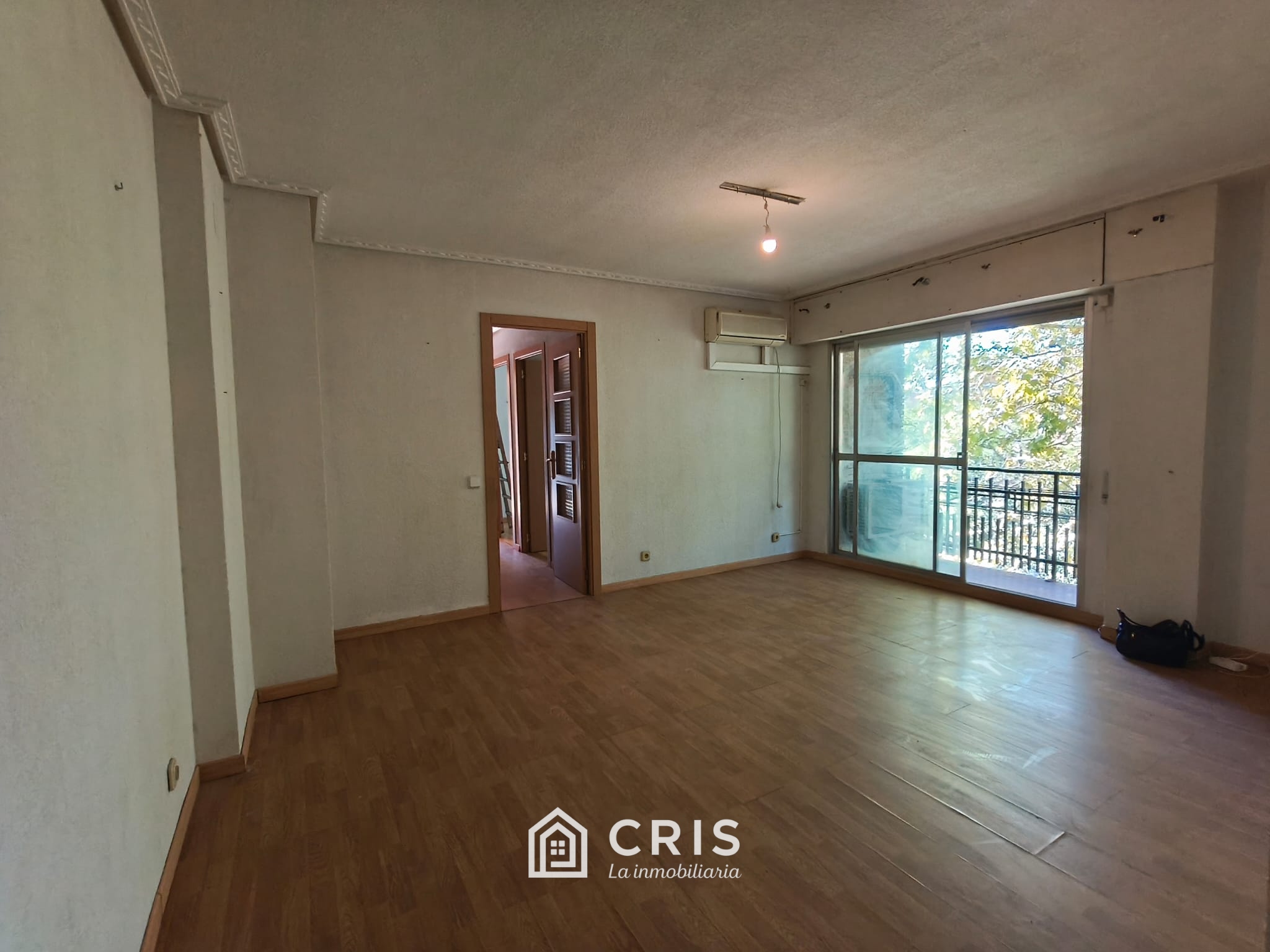 Magnífica vivienda en Villa de Vallecas (muy próxima al Ensanche de Vallecas) de 4 DORMITORIOS, 2 BAÑOS, 2 TERRAZAS, COCHERA Y TRASTERO, ASCENSOR, totalmente exterior, 3ª planta de un edificio de 5 alturas. — foto 5