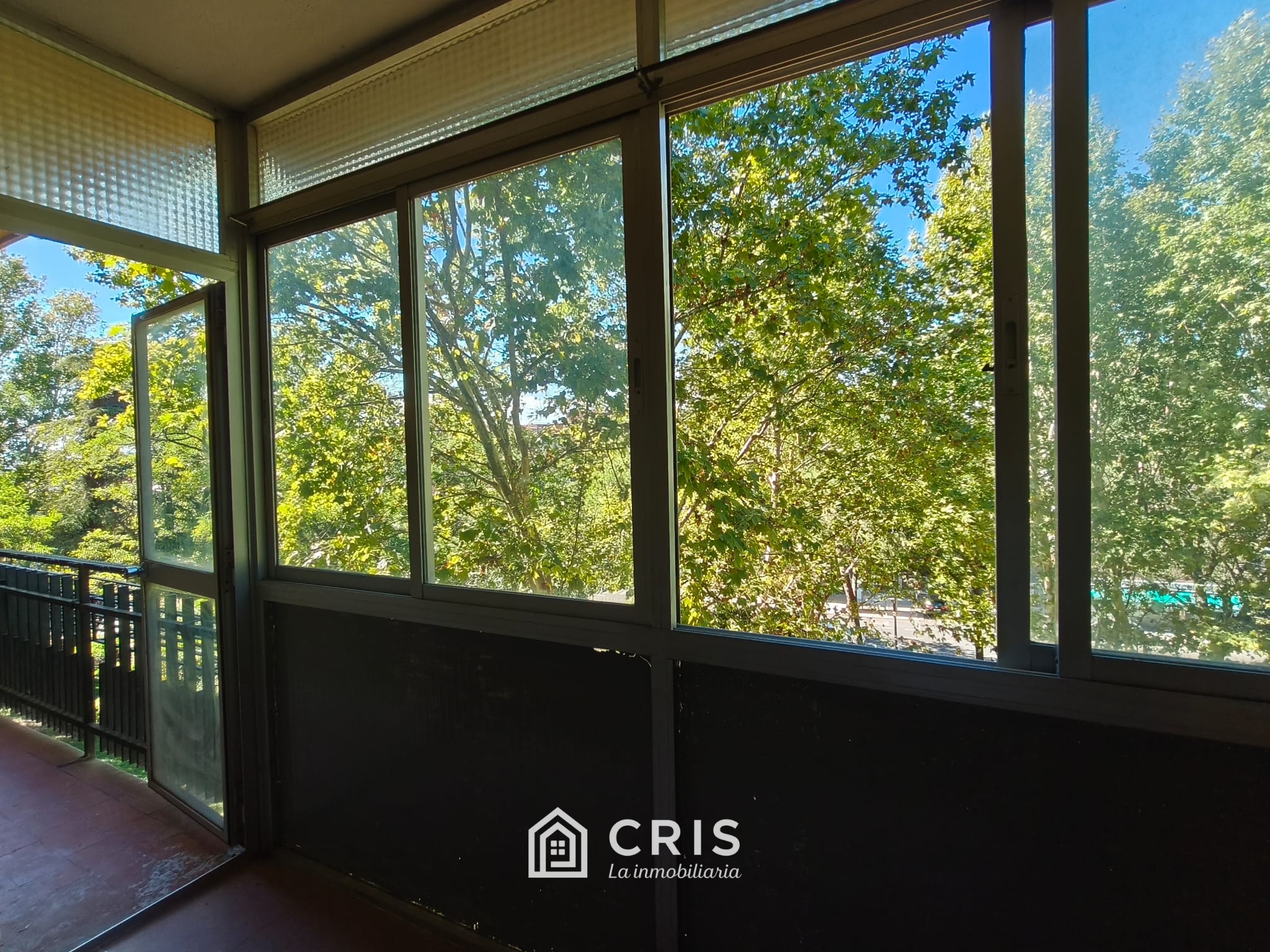 Magnífica vivienda en Villa de Vallecas (muy próxima al Ensanche de Vallecas) de 4 DORMITORIOS, 2 BAÑOS, 2 TERRAZAS, COCHERA Y TRASTERO, ASCENSOR, totalmente exterior, 3ª planta de un edificio de 5 alturas. — foto 4