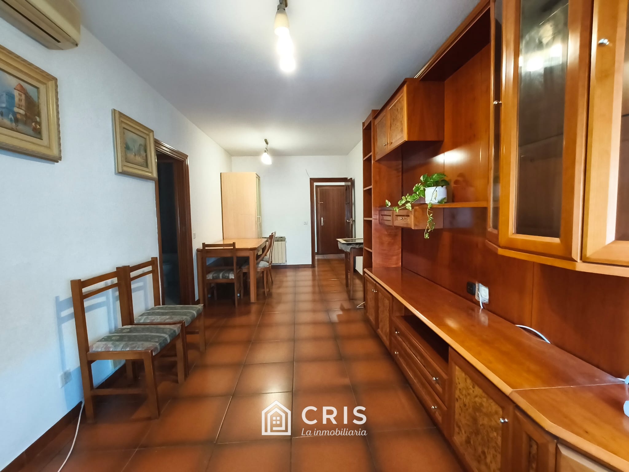 VIVIENDA DE ESQUINA, TOTALMENTE EXTERIOR, ZONA CENTRO (JUAN DE LA CIERVA) DE 65 M², DISTRIBUIDA EN AMPLIO SALÓN CON TERRAZA INTEGRADA, 3 DORMITORIOS, COCINA AMUEBLADA CON TENDEDERO, BAÑO COMPLETO. 3ª PLANTA SIN ASCENSOR. — foto 2