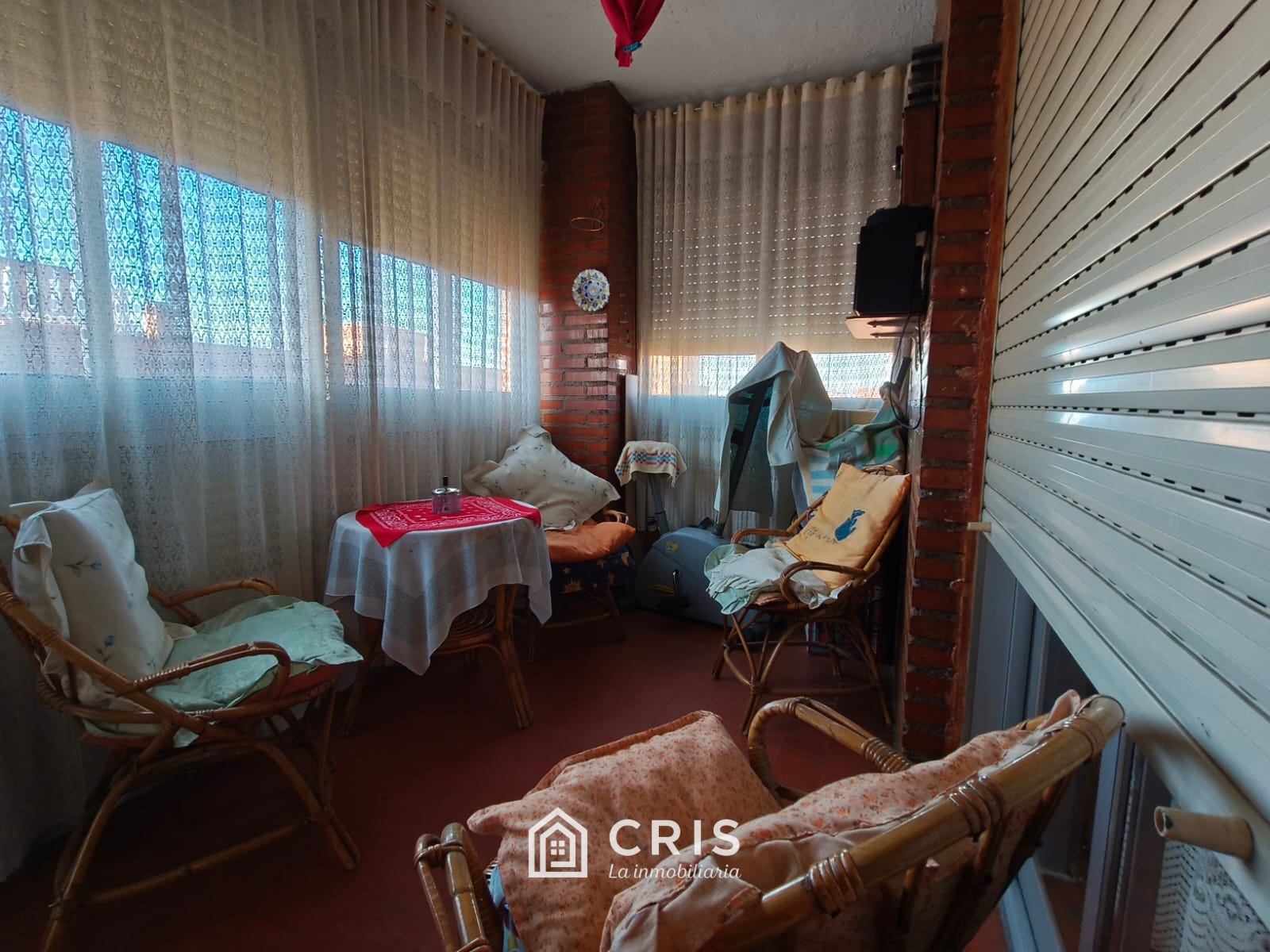 MAGNÍFICA VIVIENDA EN EL BARRIO DE SIMANCAS DE 3 DORMITORIOS Y CUARTO DE PLANCHA, AMPLIO SALÓN INDEPENDIENTE CON ACCESO DIRECTO A LA TERRAZA, COCINA AMUEBLADA, BAÑO Y ASEO, 2 ASCENSORES POR PLANTA, TOTALMENTE EXTERIOR, SITUADA EN SÉPTIMA Y ÚLTIMA PLANTA (vivienda única en el rellano).
EDIFICIO ADAPTADO PARA PERSONAS CON MOVILIDAD REDUCIDA. — foto 1
