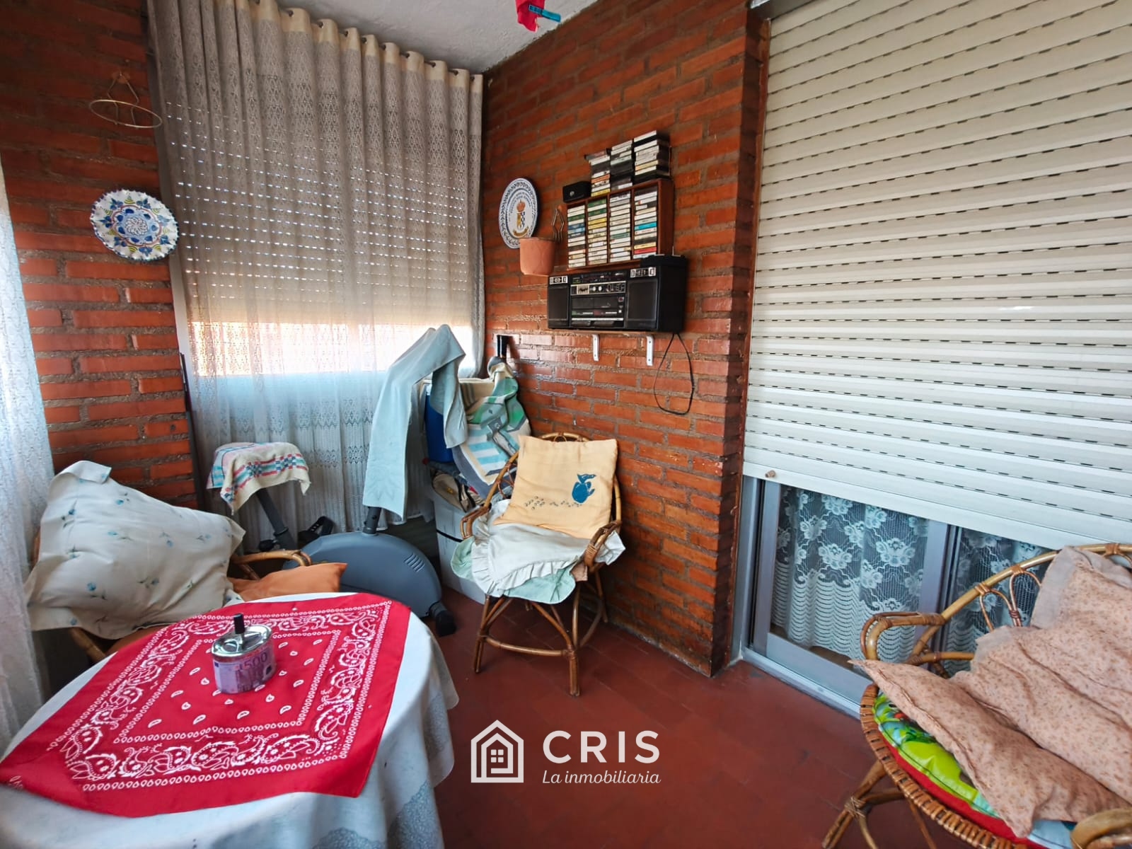 MAGNÍFICA VIVIENDA EN EL BARRIO DE SIMANCAS DE 3 DORMITORIOS Y CUARTO DE PLANCHA, AMPLIO SALÓN INDEPENDIENTE CON ACCESO DIRECTO A LA TERRAZA, COCINA AMUEBLADA, BAÑO Y ASEO, 2 ASCENSORES POR PLANTA, TOTALMENTE EXTERIOR, SITUADA EN SÉPTIMA Y ÚLTIMA PLANTA (vivienda única en el rellano).
EDIFICIO ADAPTADO PARA PERSONAS CON MOVILIDAD REDUCIDA. — foto 2